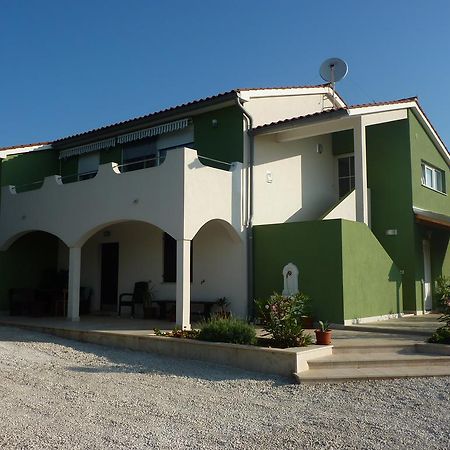Apartment Greeny Galižana エクステリア 写真