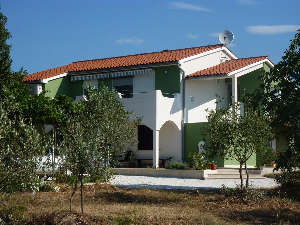 Apartment Greeny Galižana エクステリア 写真