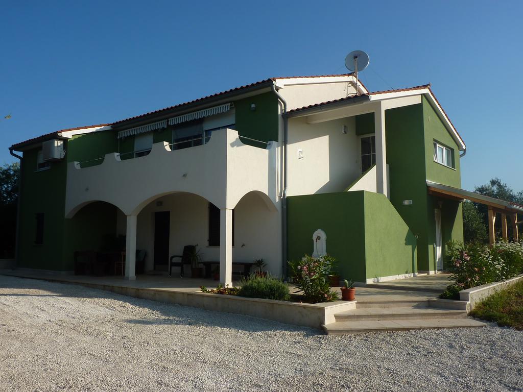 Apartment Greeny Galižana エクステリア 写真